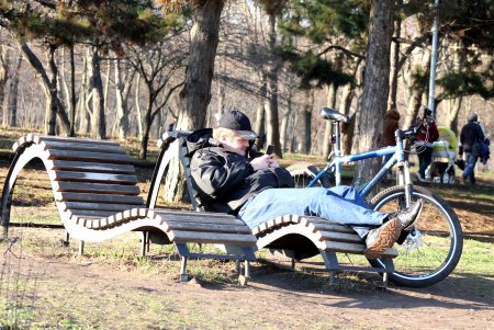 «Зимние каникулы ради безопасности»: одесситы гуляют в парке Победы (фоторепортаж)