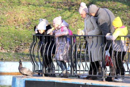 «Зимние каникулы ради безопасности»: одесситы гуляют в парке Победы (фоторепортаж)