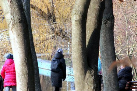 «Зимние каникулы ради безопасности»: одесситы гуляют в парке Победы (фоторепортаж)