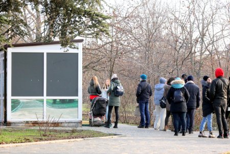 «Зимние каникулы ради безопасности»: одесситы гуляют в парке Победы (фоторепортаж)