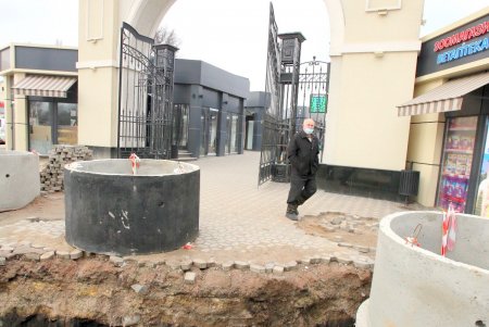 Новощепной ряд: укладка плитки, установка опор освещения и асфальтирование дороги (фоторепортаж) 
