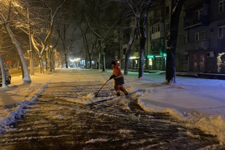 Одессу засыпало снегом: коммунальные службы работают в усиленном режиме (фоторепортаж)