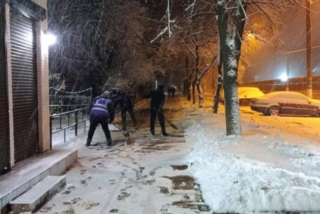 Одессу засыпало снегом: коммунальные службы работают в усиленном режиме (фоторепортаж)