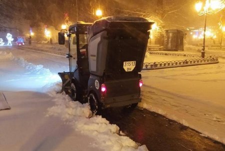 Одессу засыпало снегом: коммунальные службы работают в усиленном режиме (фоторепортаж)