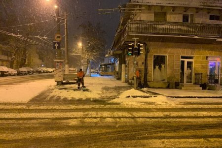 Одессу засыпало снегом: коммунальные службы работают в усиленном режиме (фоторепортаж)