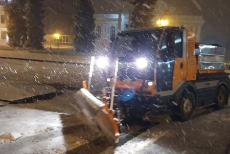 Одессу засыпало снегом: коммунальные службы работают в усиленном режиме (фоторепортаж)
