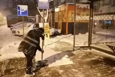 Одессу засыпало снегом: коммунальные службы работают в усиленном режиме (фоторепортаж)