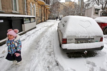 В Одессе выпал первый снег (фоторепортаж)