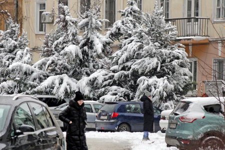 В Одессе выпал первый снег (фоторепортаж)