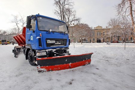 В Одессе выпал первый снег (фоторепортаж)