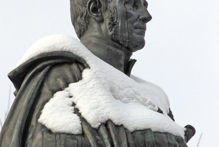 В Одессе выпал первый снег (фоторепортаж)