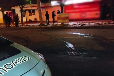 На Таирова зарезали мужчину: убийцу ищет полиция (фото)