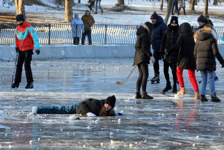Морозный воскресный день в парке Победы (фоторепортаж)