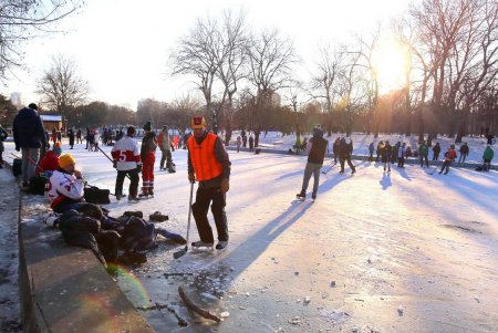 Морозный воскресный день в парке Победы (фоторепортаж)