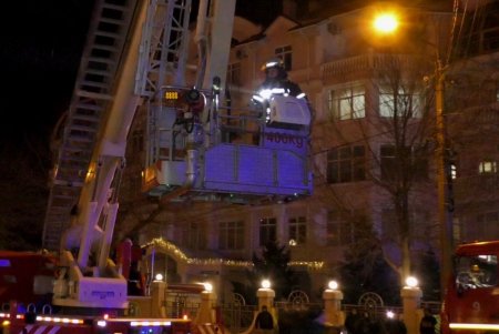 Пожар в отеле на Посмитного унес жизнь двоих человек, еще двое - в больнице (фото, видео, обновлено)