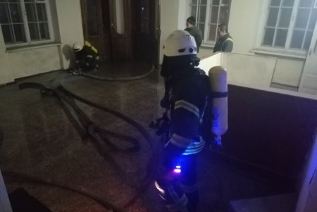 33 cпасателя тушили пожар в общежитии Одесской юракадемии (фото)