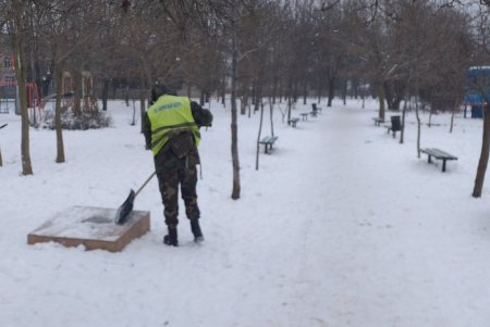 Коммунальщики привели в порядок три бювета и три памятника в Малиновском районе (фото)