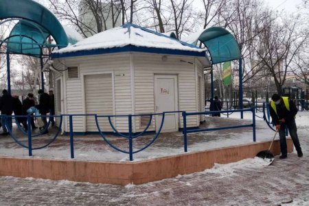 Коммунальщики привели в порядок три бювета и три памятника в Малиновском районе (фото)