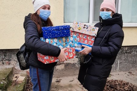 Маленькие одесситы льготных категорий получают подарки от детей из Германии (фото)