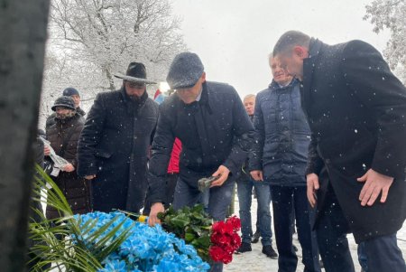 «Мы все равны перед Богом, и никакая нация не может ставить себя выше других», - мэр Одессы на церемонии памяти жертв Холокоста (фото)