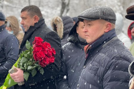 «Мы все равны перед Богом, и никакая нация не может ставить себя выше других», - мэр Одессы на церемонии памяти жертв Холокоста (фото)