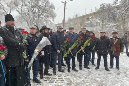 «Мы все равны перед Богом, и никакая нация не может ставить себя выше других», - мэр Одессы на церемонии памяти жертв Холокоста (фото)