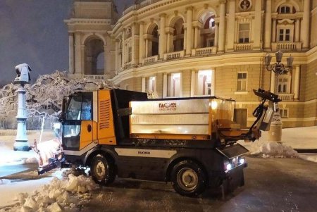 Сильнейший за последние годы снежный шторм в Одессе (фоторепортаж)