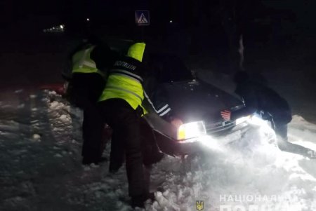 На трассах региона сотни человек спасены из снежного плена (фото, видео)