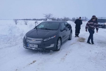 На трассах Одесской области продолжаются спасательные операции из-за разыгравшейся непогоды 