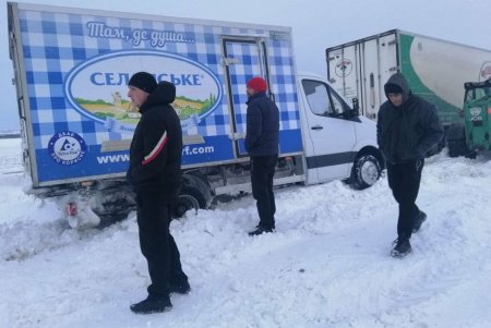 На трассах Одесской области продолжаются спасательные операции из-за разыгравшейся непогоды 