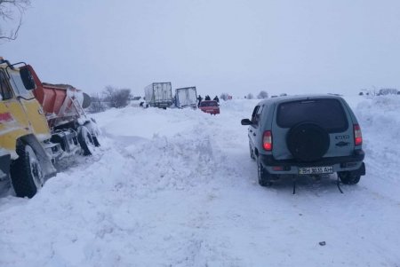 На трассах Одесской области продолжаются спасательные операции из-за разыгравшейся непогоды 