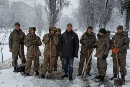 Дмитрий Жеман поблагодарил всех, кто участвует в ликвидации последствий непогоды: «Спасибо, что в такой сложный для города момент стали с нами рядом и помогаете в борьбе со стихией» (фото) 