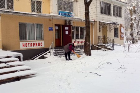 Одесские инспекторы городского хозяйства вынесли более двухсот предупреждений за несвоевременную уборку льда и снега