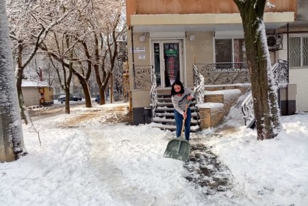Одесские инспекторы городского хозяйства вынесли более двухсот предупреждений за несвоевременную уборку льда и снега