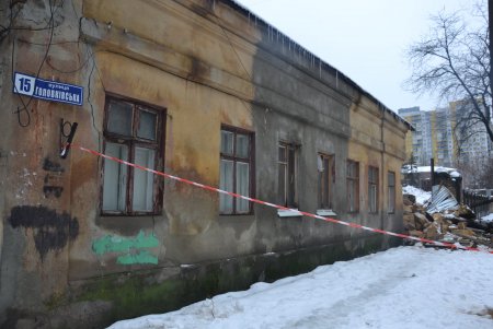 Пенсионерка из разрушенного дома на Головковской отказалась от переезда: ей дают горячую пищу и проводят экстренный ремонт (фото)