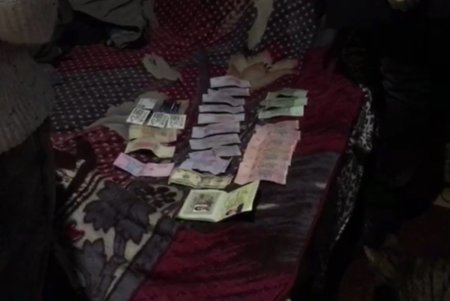 Связали оператора скотчем и угрожали пистолетом: двое мужчин ограбили АЗС в Лиманском районе