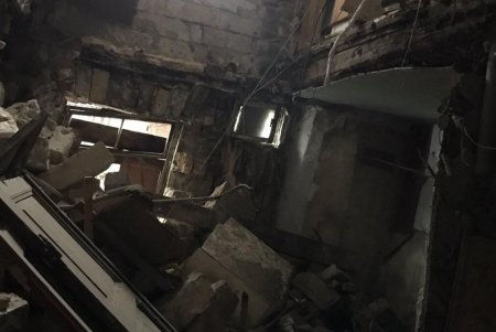 На Польском спуске частично обрушился двухэтажный дом (фото)