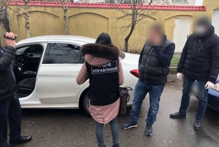 Пытался сорвать рассмотрение его уголовного дела: лжеминера Малиновского райсуда задержали (фото, видео)
