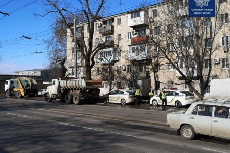 Водителей большегрузов оштрафуют за игнорирование запрета движения по Ивановскому мосту