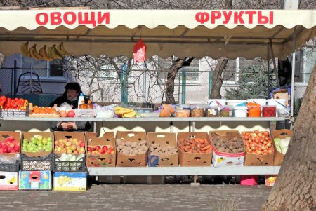 Улица Армейская: административные здания, жилые дома и одноименный сквер (фоторепортаж)