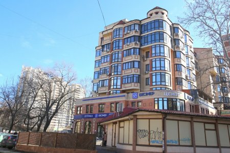 Улица Армейская: административные здания, жилые дома и одноименный сквер (фоторепортаж)