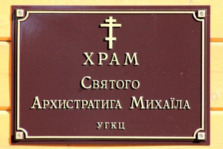 Улица Армейская: административные здания, жилые дома и одноименный сквер (фоторепортаж)