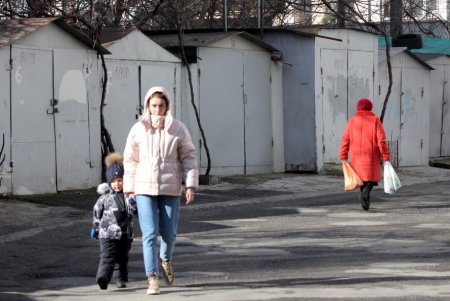 Улица Армейская: административные здания, жилые дома и одноименный сквер (фоторепортаж)