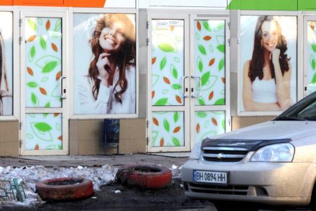 Улица Армейская: административные здания, жилые дома и одноименный сквер (фоторепортаж)