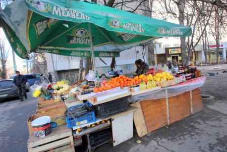 Улица Армейская: административные здания, жилые дома и одноименный сквер (фоторепортаж)