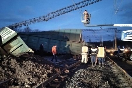 Поезд Одесса-Константиновка прибудет с опозданием из-за аварии на путях: с рельсов сошли восемь вагонов (фото)