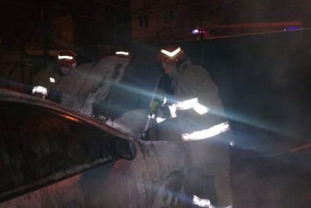Под Одессой неизвестные подожгли иномарку семьи журналистов во дворе частного дома (фото)