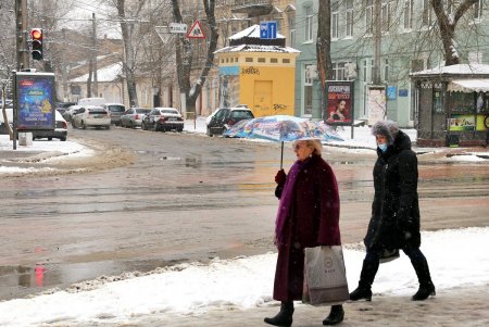 Одессу снова накрыло белой пеленой (фоторепортаж)