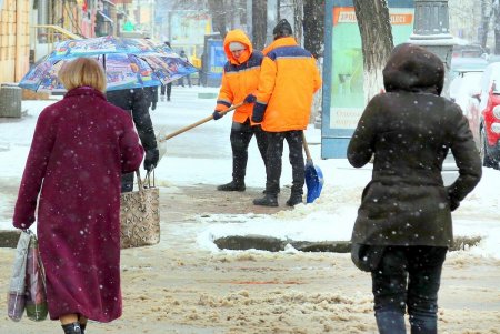 Одессу снова накрыло белой пеленой (фоторепортаж)