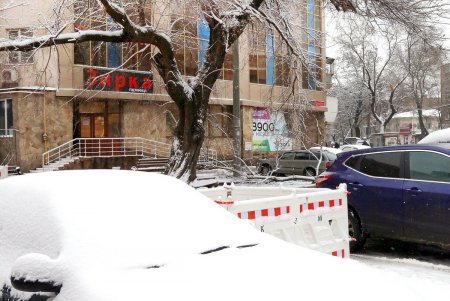 Одессу снова накрыло белой пеленой (фоторепортаж)